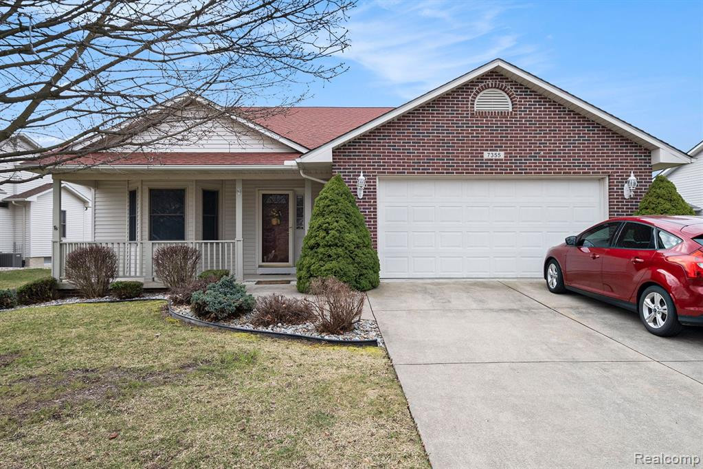 7355 CROSS CREEK Drive, Swartz Creek, MI 48473 — front exterior