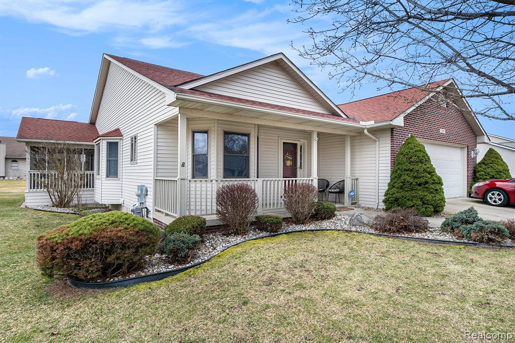 7355 CROSS CREEK Drive, Swartz Creek, MI 48473 — Photo 3