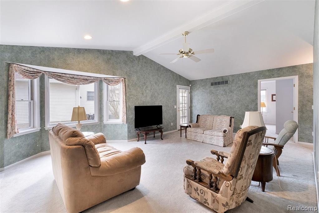 7355 CROSS CREEK Drive, Swartz Creek, MI 48473 — Photo 5