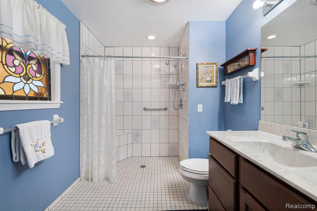 7355 CROSS CREEK Drive, Swartz Creek, MI 48473 — Photo 13