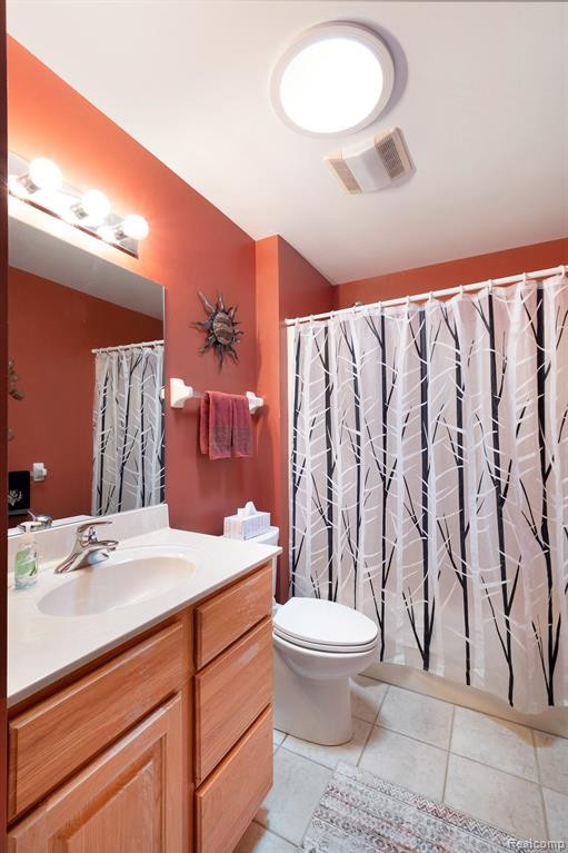 7355 CROSS CREEK Drive, Swartz Creek, MI 48473 — Photo 16