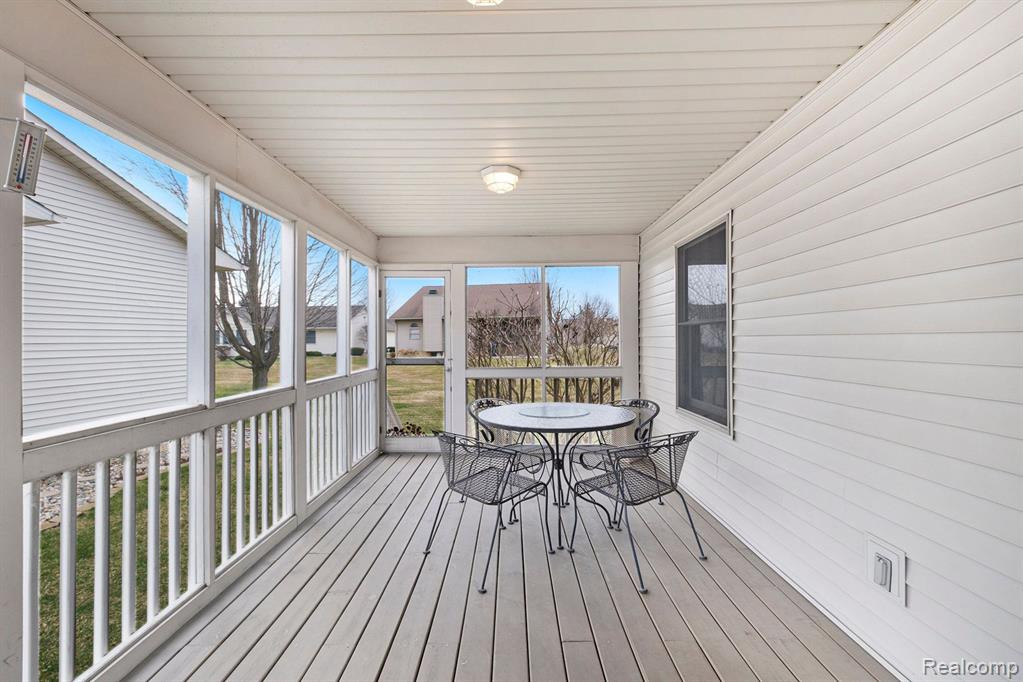 7355 CROSS CREEK Drive, Swartz Creek, MI 48473 — Photo 17