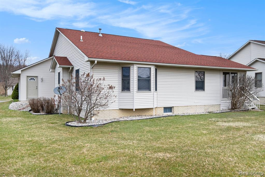 7355 CROSS CREEK Drive, Swartz Creek, MI 48473 — Photo 22