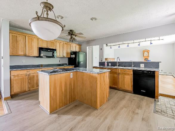830 CLARA Street, Commerce Twp, MI 48390 — Photo 4