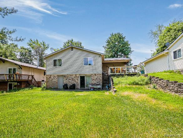 830 CLARA Street, Commerce Twp, MI 48390 — Photo 14