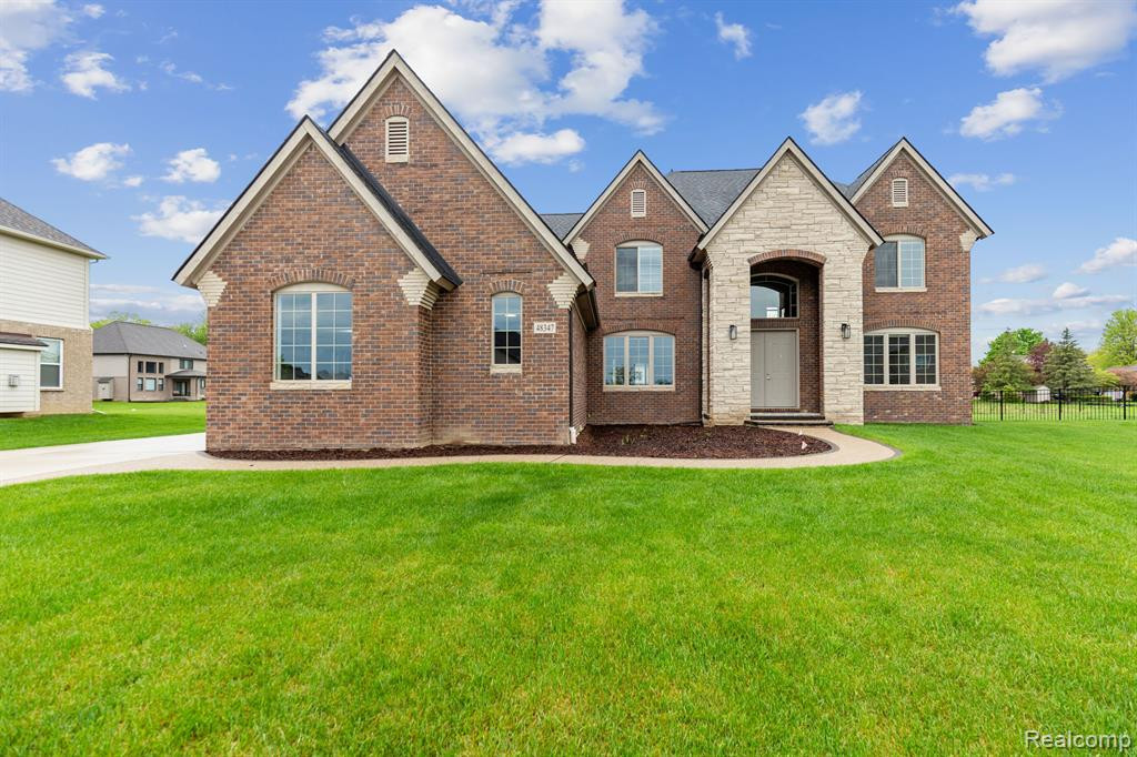 48347 LA LONA Drive, Utica, MI 48315 — Photo 2