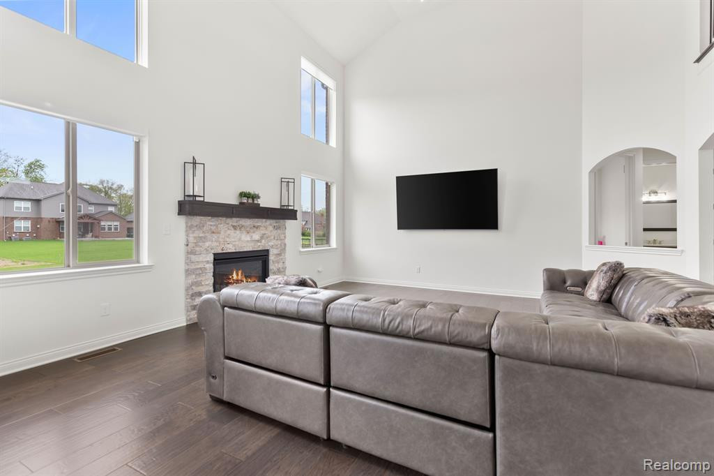 48347 LA LONA Drive, Utica, MI 48315 — Photo 16