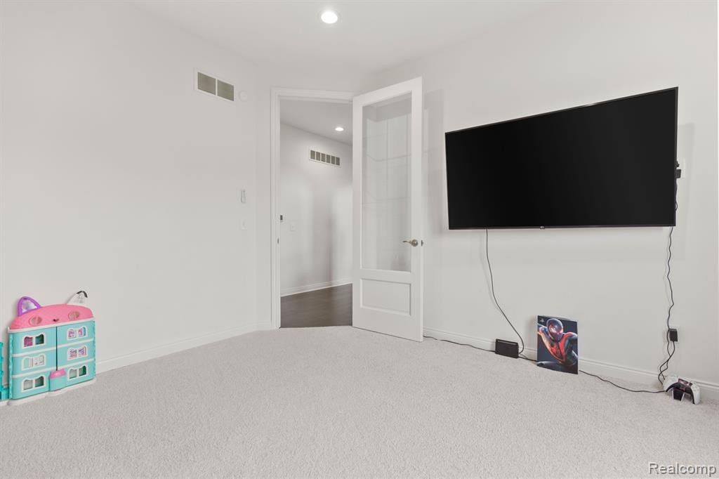 48347 LA LONA Drive, Utica, MI 48315 — Photo 30