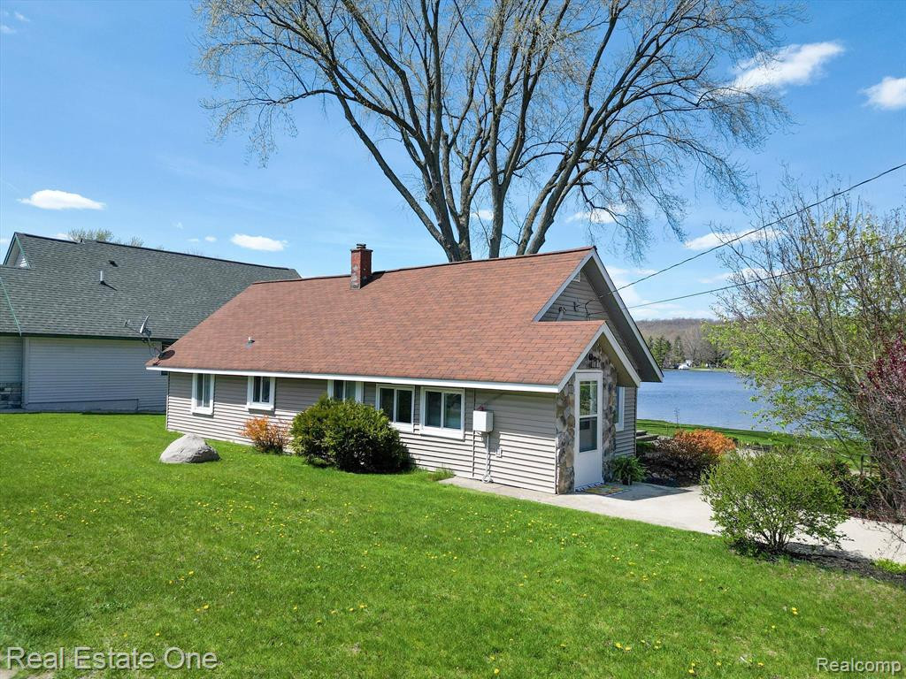 8972 Tackles Drive, White Lake, MI — Photo 10