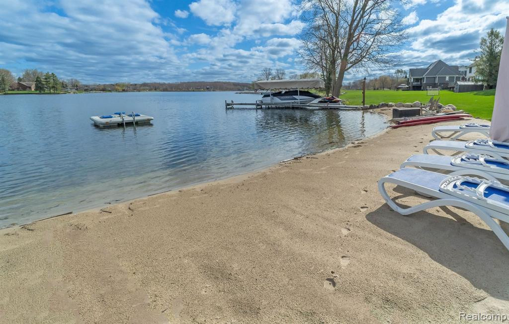 8746 S Shore Drive, Clarkston, MI 48348 — Photo 6