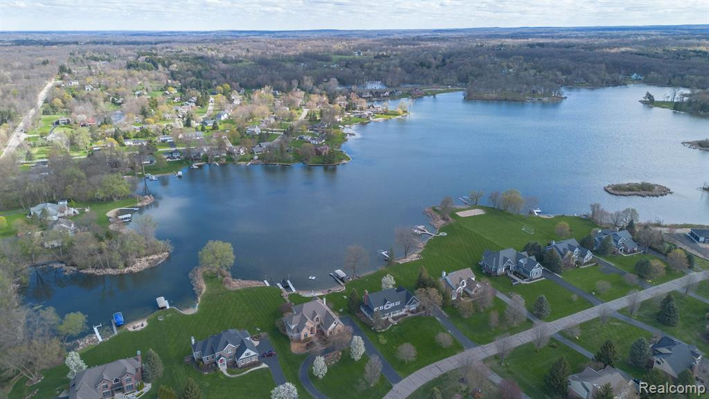 8746 S Shore Drive, Clarkston, MI 48348 — Photo 9