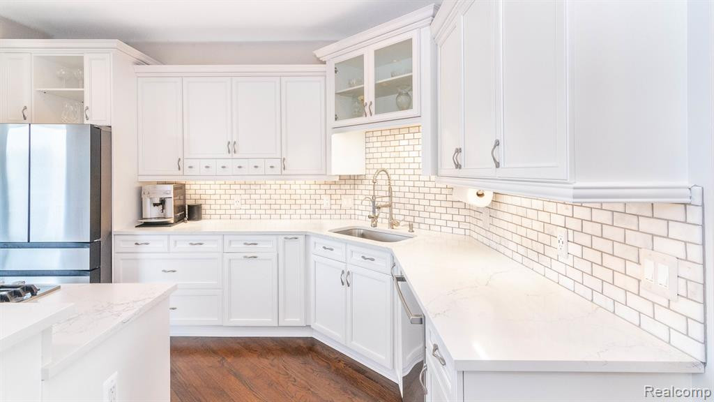 8746 S Shore Drive, Clarkston, MI 48348 — Photo 17