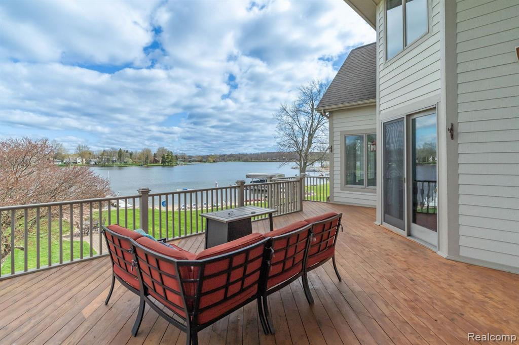 8746 S Shore Drive, Clarkston, MI 48348 — Photo 23