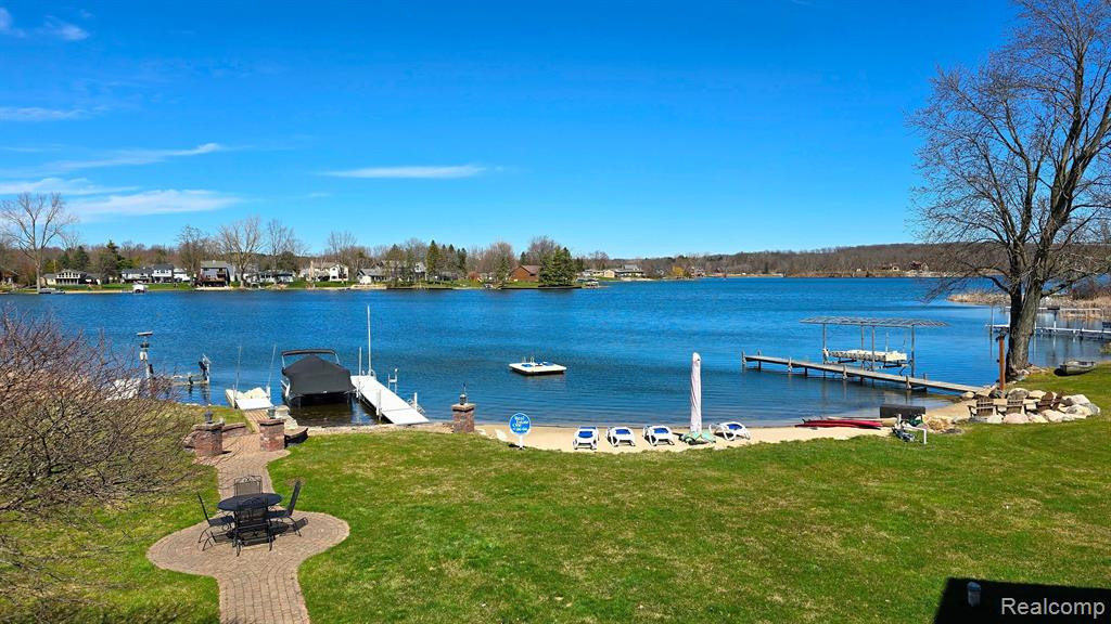 8746 S Shore Drive, Clarkston, MI 48348 — Photo 25