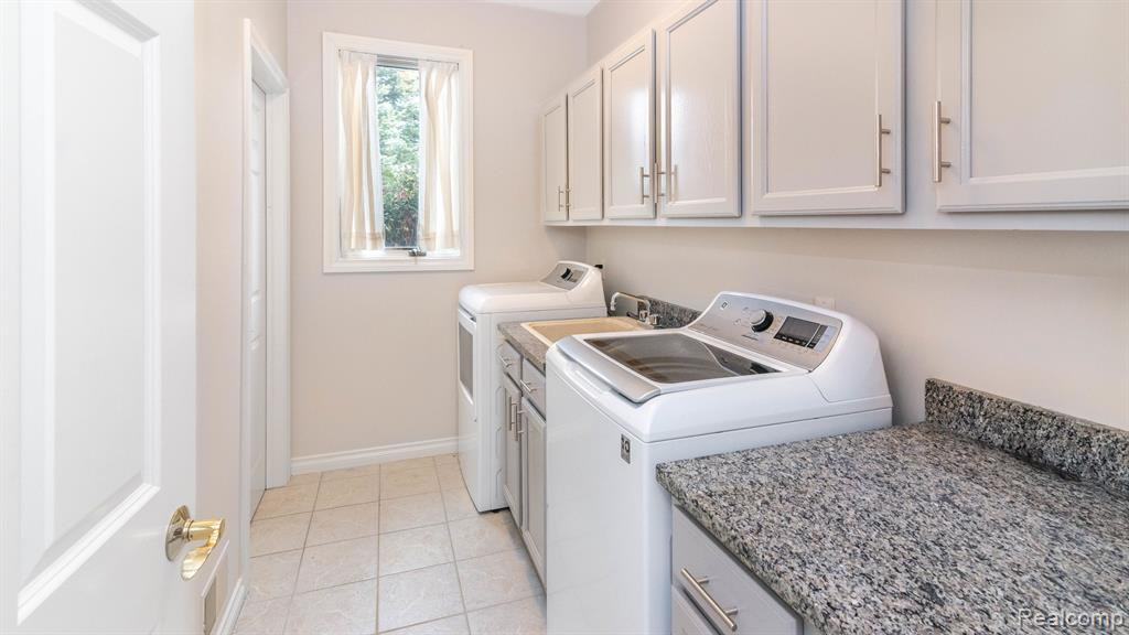 8746 S Shore Drive, Clarkston, MI 48348 — Photo 26