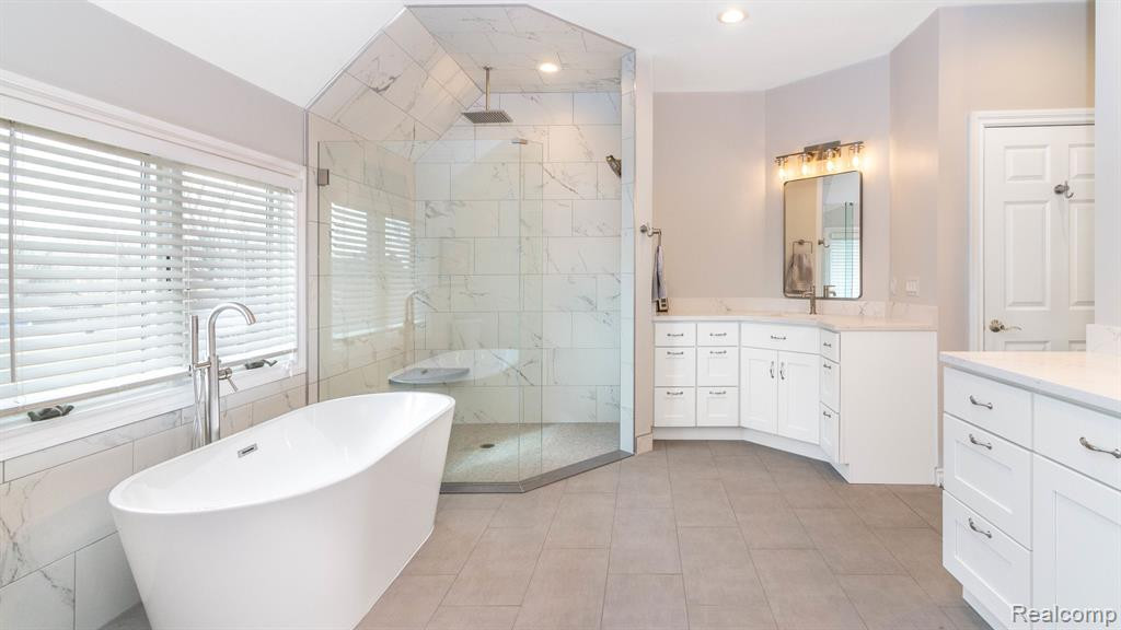 8746 S Shore Drive, Clarkston, MI 48348 — Photo 33