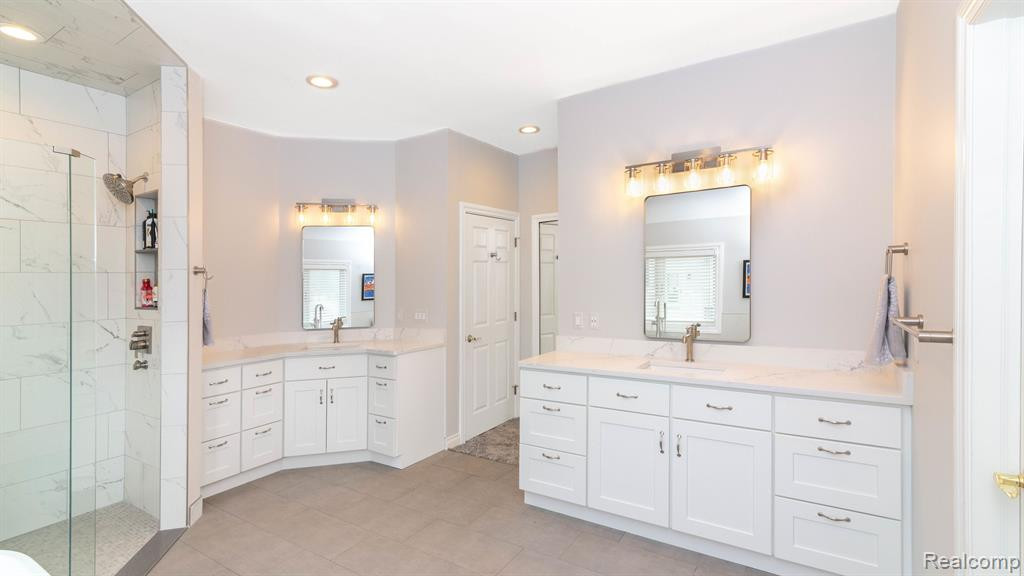8746 S Shore Drive, Clarkston, MI 48348 — Photo 34