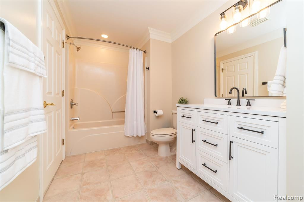 8746 S Shore Drive, Clarkston, MI 48348 — Photo 48