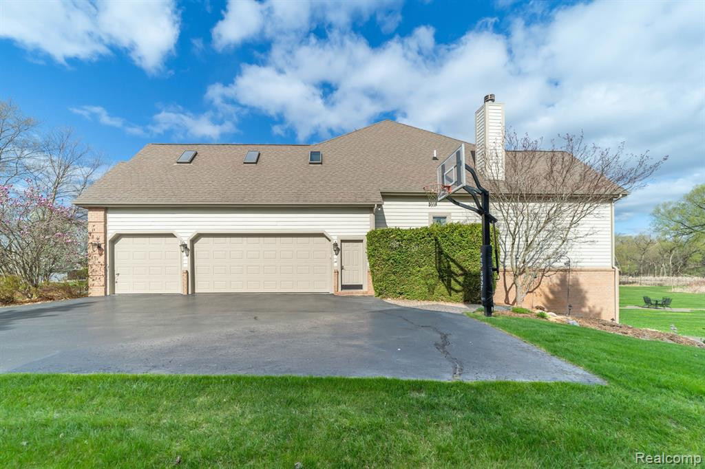 8746 S Shore Drive, Clarkston, MI 48348 — Photo 68