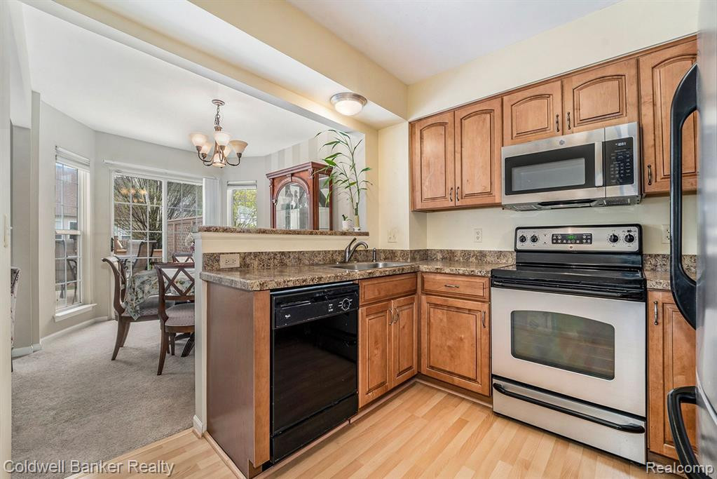 4073 HUNTERS Circle W, Canton, MI 48188 — Photo 7