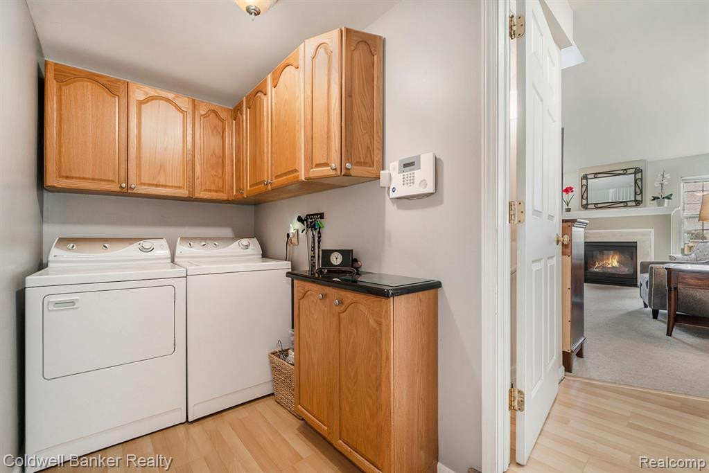 4073 HUNTERS Circle W, Canton, MI 48188 — Photo 9