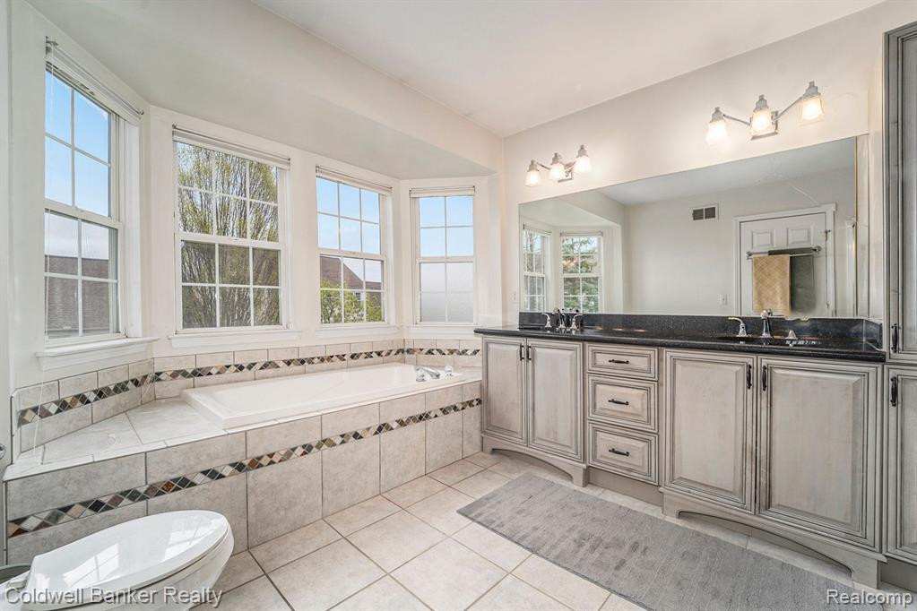 4073 HUNTERS Circle W, Canton, MI 48188 — Photo 13