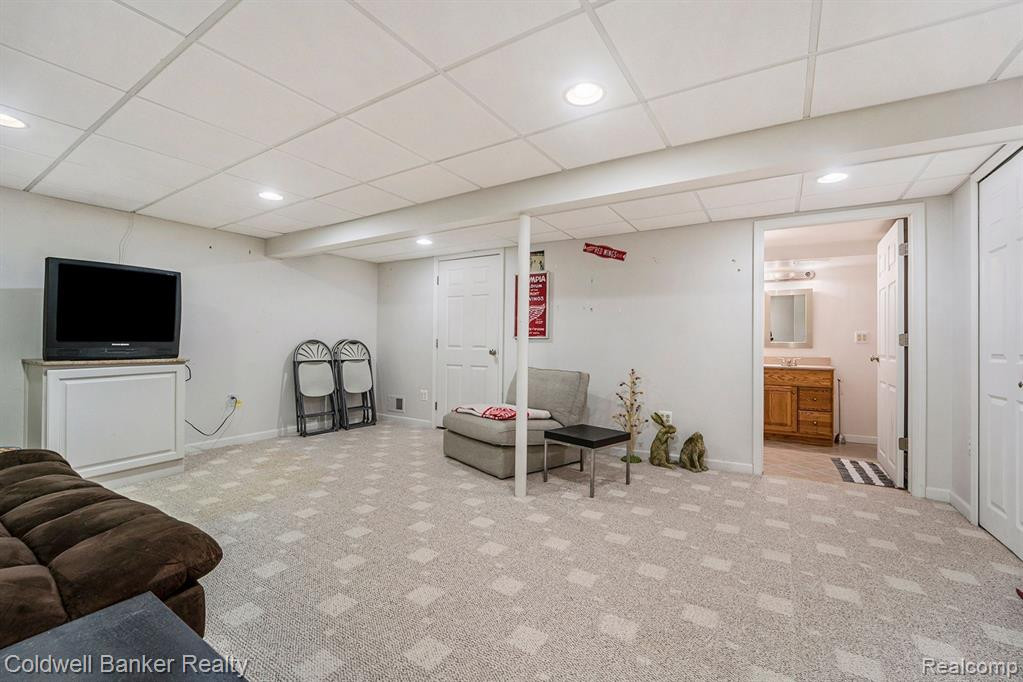 4073 HUNTERS Circle W, Canton, MI 48188 — Photo 18