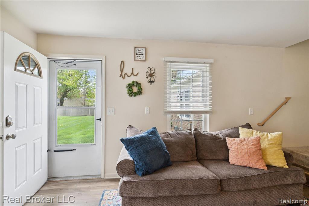 1665 WINGATE Boulevard, Ypsilanti, MI 48198 — Photo 7