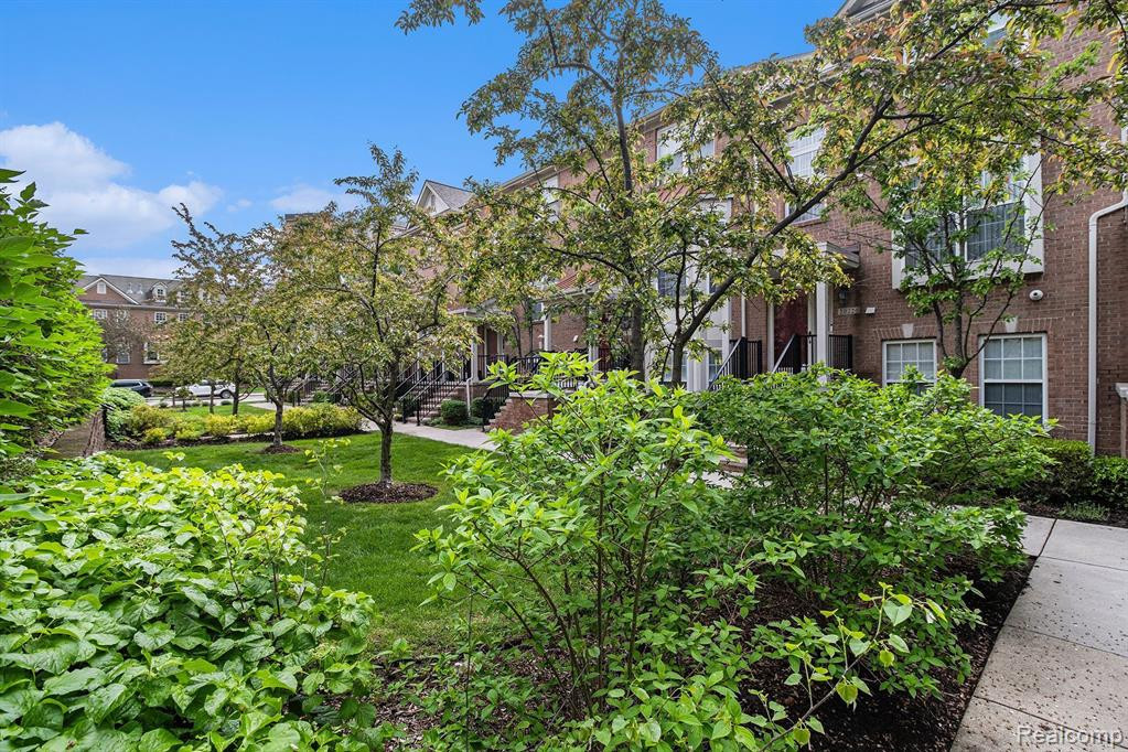 20118 Rodeo Court, Southfield, MI 48075 — Photo 2