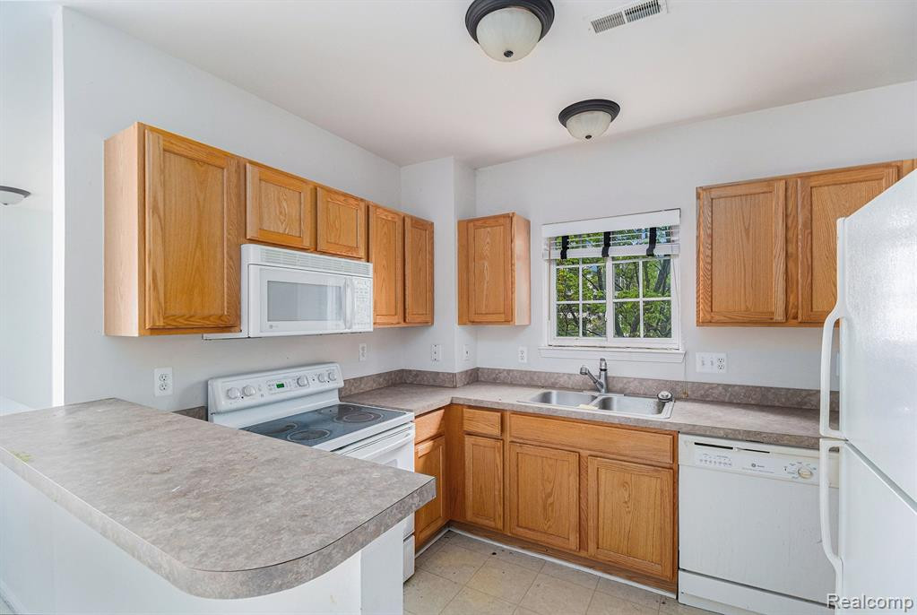 20118 Rodeo Court, Southfield, MI 48075 — Photo 12