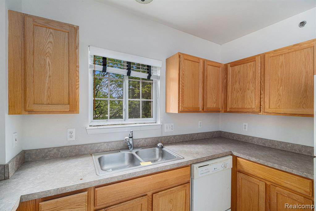 20118 Rodeo Court, Southfield, MI 48075 — Photo 13