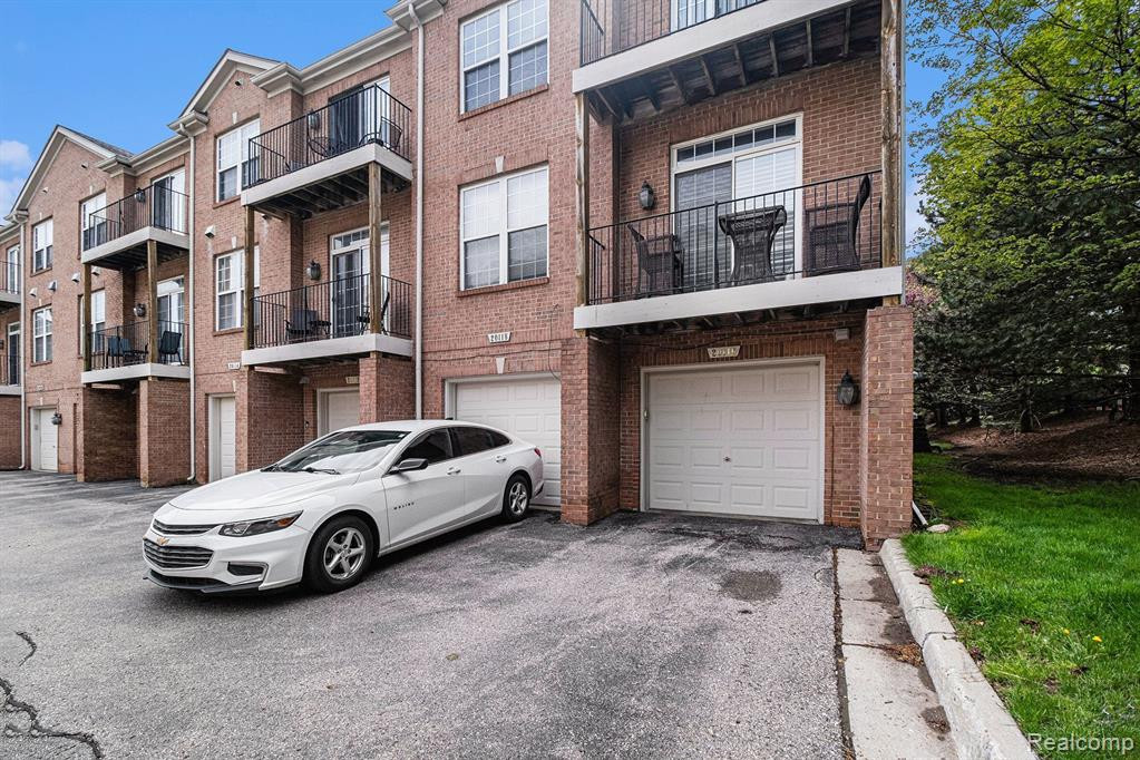 20118 Rodeo Court, Southfield, MI 48075 — Photo 30