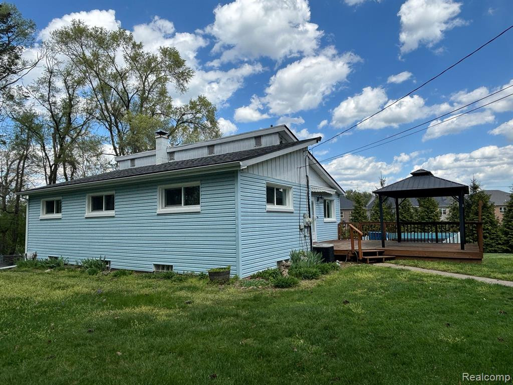 921 SUPERIOR Street, Commerce Twp, MI 48390 — Photo 3