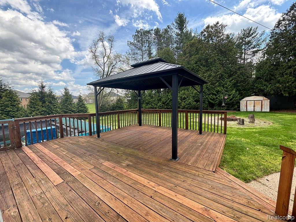 921 SUPERIOR Street, Commerce Twp, MI 48390 — Photo 8