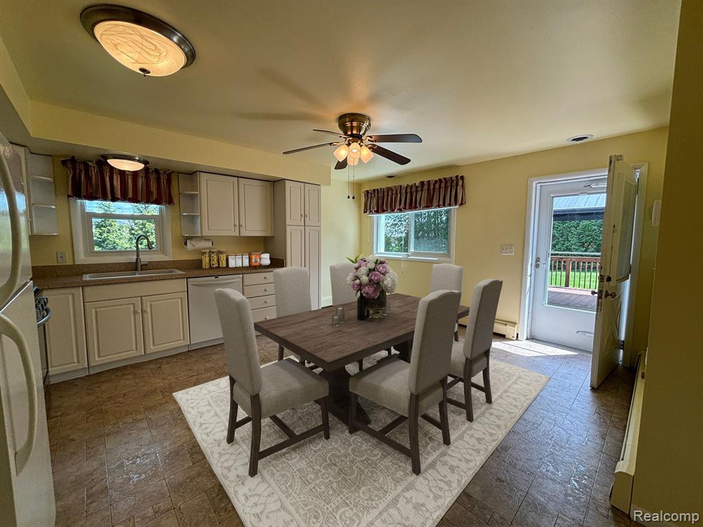 921 SUPERIOR Street, Commerce Twp, MI 48390 — Photo 11