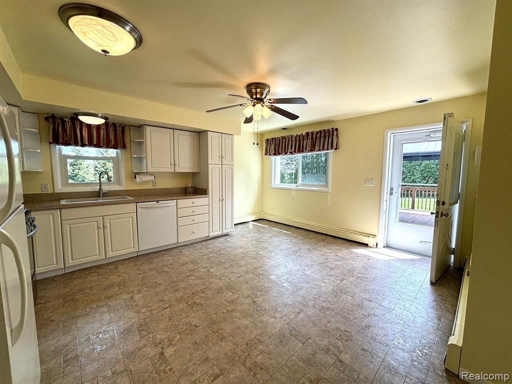 921 SUPERIOR Street, Commerce Twp, MI 48390 — Photo 12