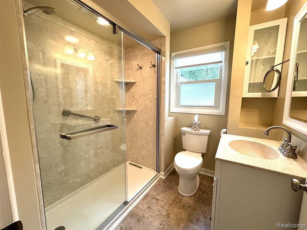 921 SUPERIOR Street, Commerce Twp, MI 48390 — Photo 13