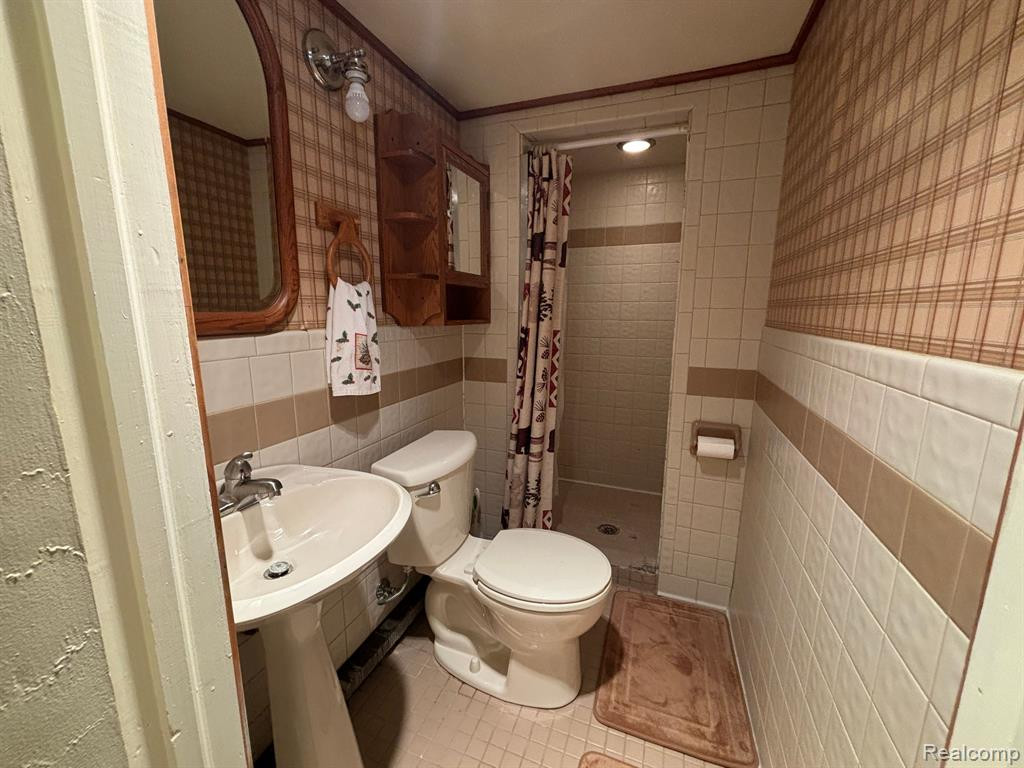 921 SUPERIOR Street, Commerce Twp, MI 48390 — Photo 35