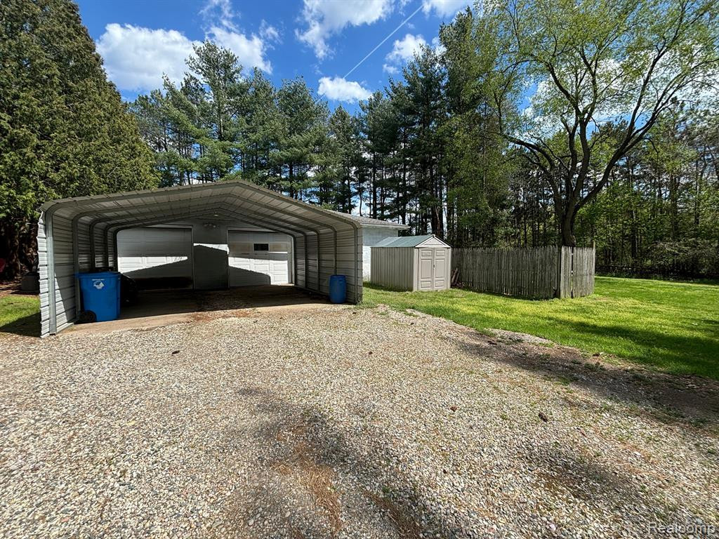 921 SUPERIOR Street, Commerce Twp, MI 48390 — Photo 38