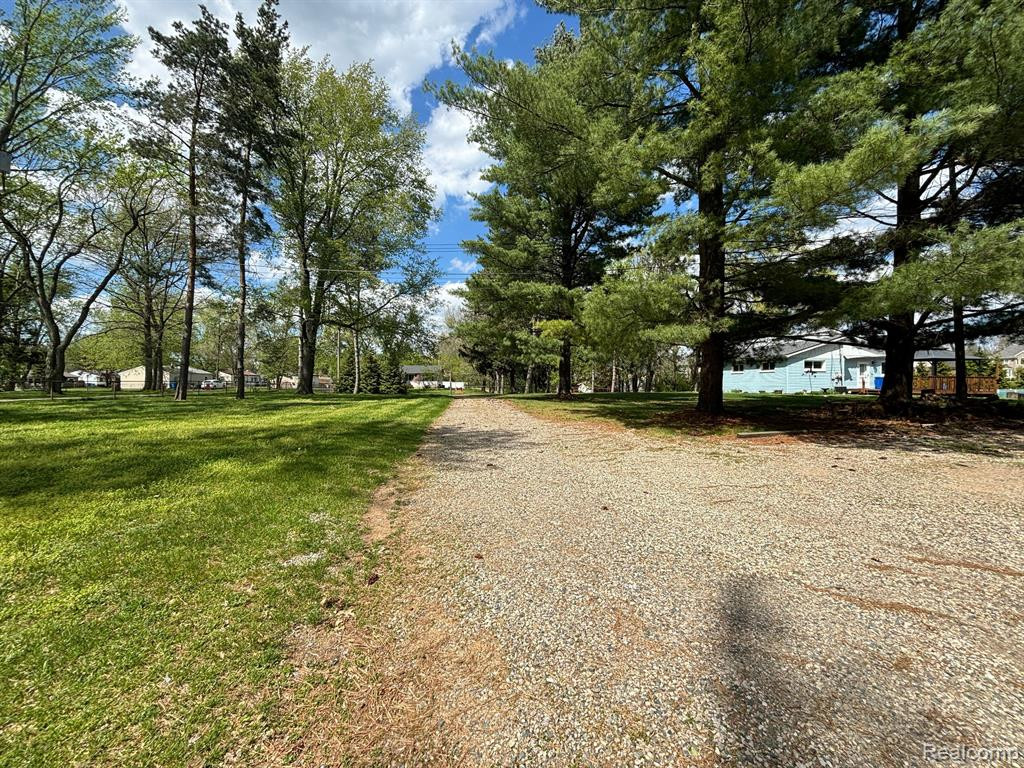 921 SUPERIOR Street, Commerce Twp, MI 48390 — Photo 41