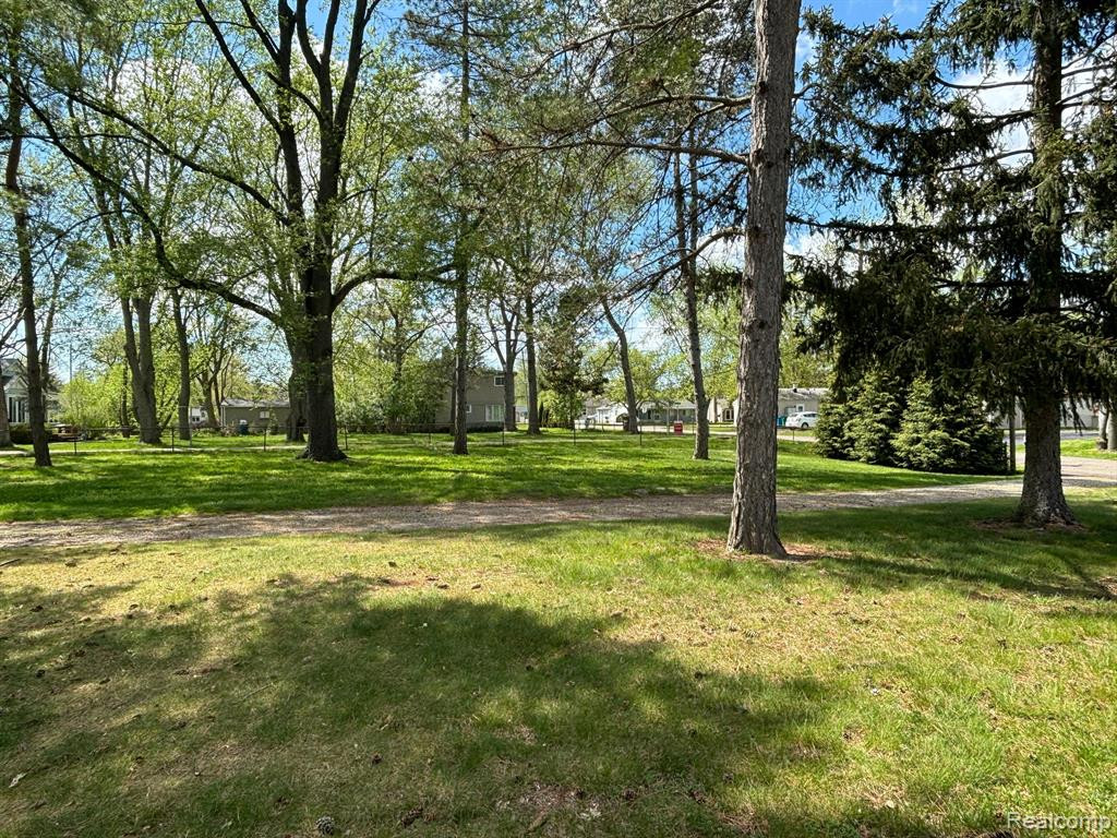 921 SUPERIOR Street, Commerce Twp, MI 48390 — Photo 47