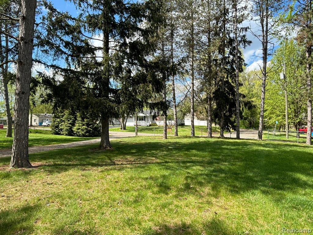 921 SUPERIOR Street, Commerce Twp, MI 48390 — Photo 48