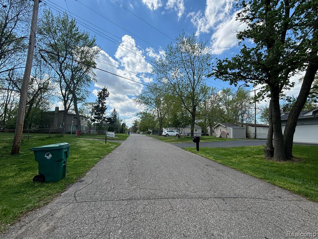 921 SUPERIOR Street, Commerce Twp, MI 48390 — Photo 50