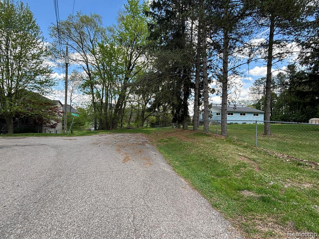 921 SUPERIOR Street, Commerce Twp, MI 48390 — Photo 51