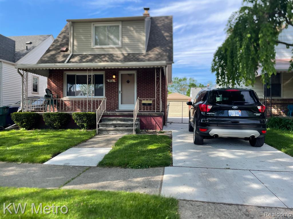 916 GARFIELD Avenue, Lincoln Park, MI 48146 — front exterior