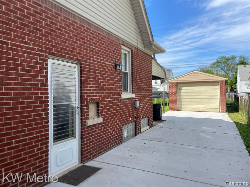 916 GARFIELD Avenue, Lincoln Park, MI 48146 — Photo 2