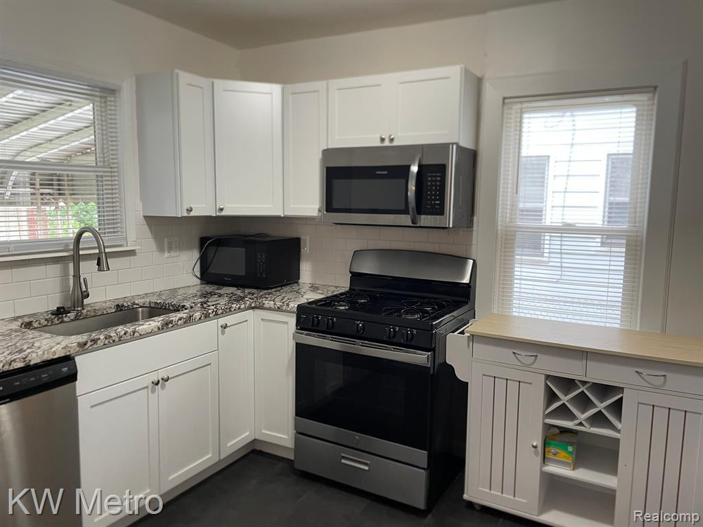 916 GARFIELD Avenue, Lincoln Park, MI 48146 — Photo 3