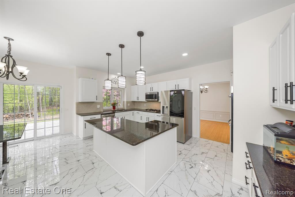 5059 CHERRY BLOSSOM Circle, West Bloomfield, MI 48324 — Photo 8