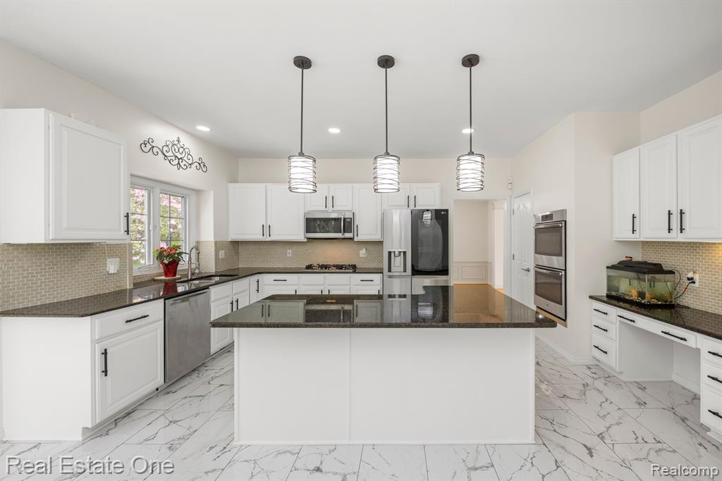 5059 CHERRY BLOSSOM Circle, West Bloomfield, MI 48324 — Photo 9