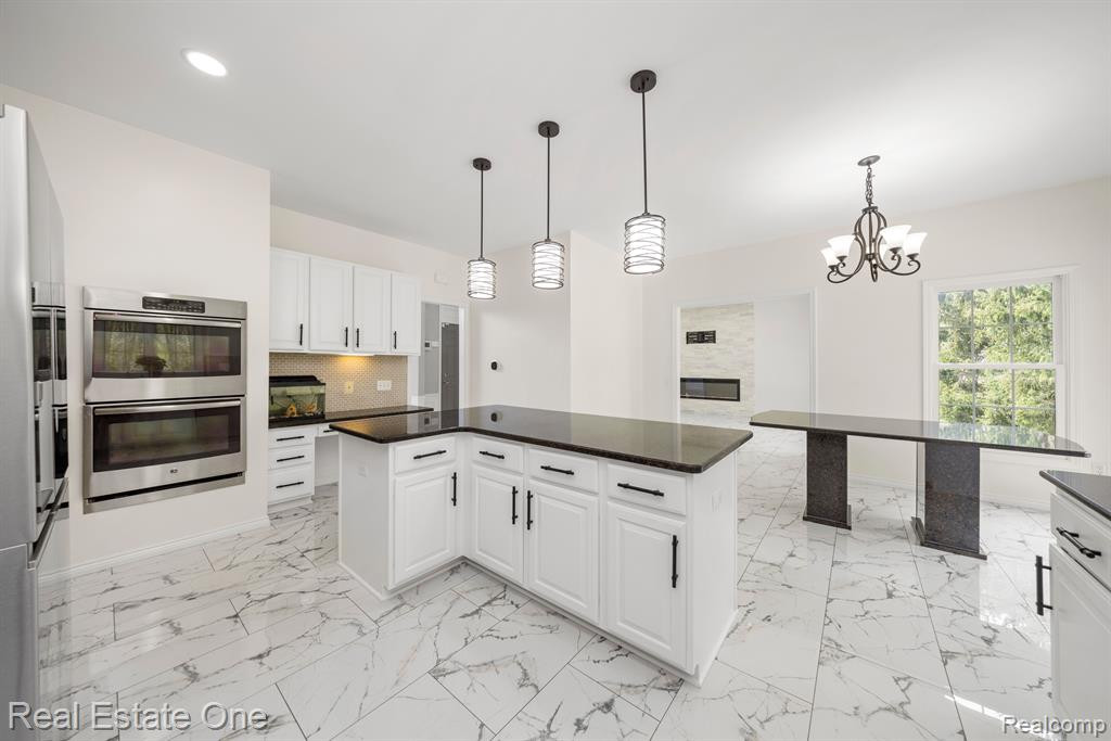 5059 CHERRY BLOSSOM Circle, West Bloomfield, MI 48324 — Photo 12
